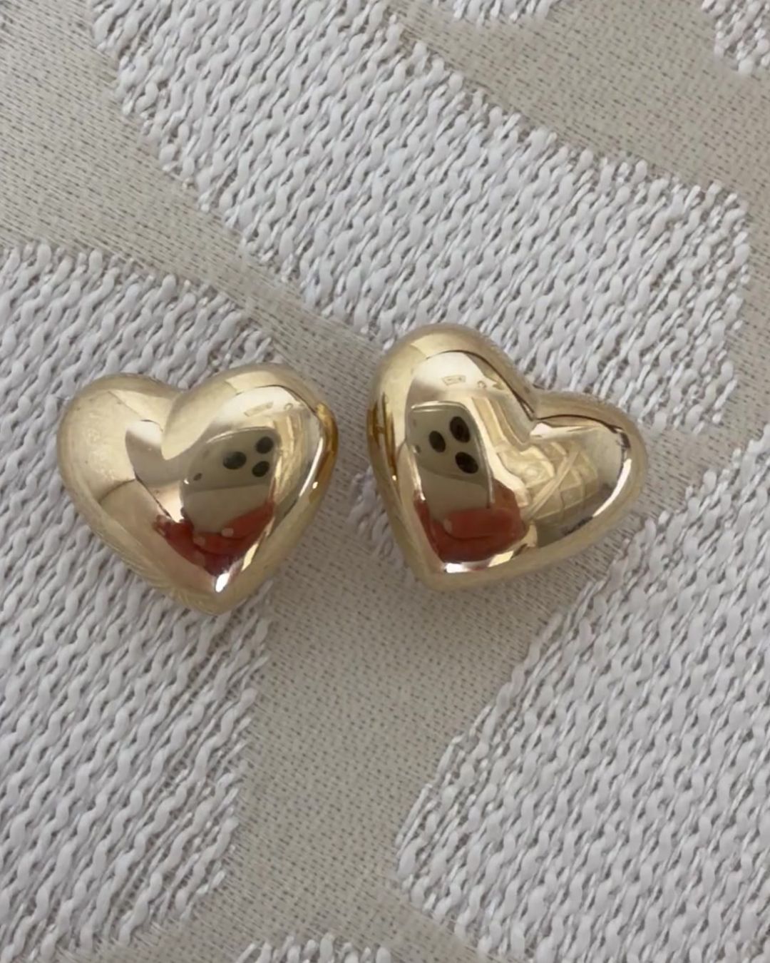 Gold Heart Stud Earrings | VIVIE